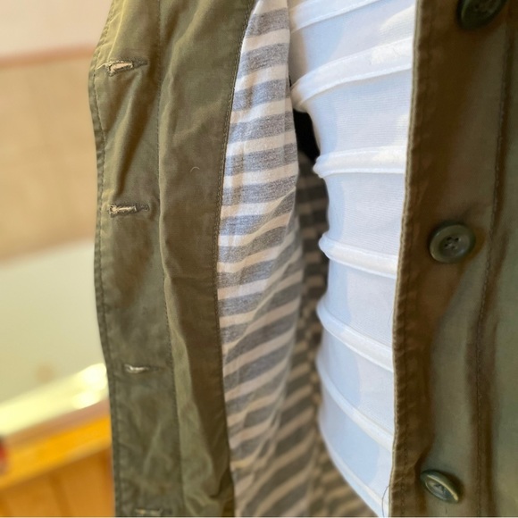 GAP ultimate fall/spring jacket olive green with striped lining - Picture 8 of 9